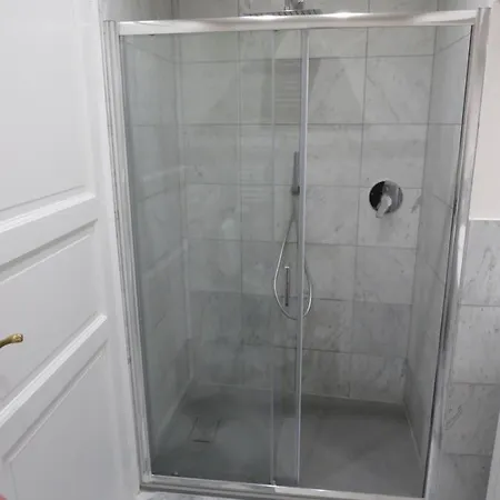 Frame House Apartman *